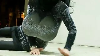 فتاة بخبرة تمتص الرجل الديك-عرض اصغر الممثلات الاباحية السفلي
